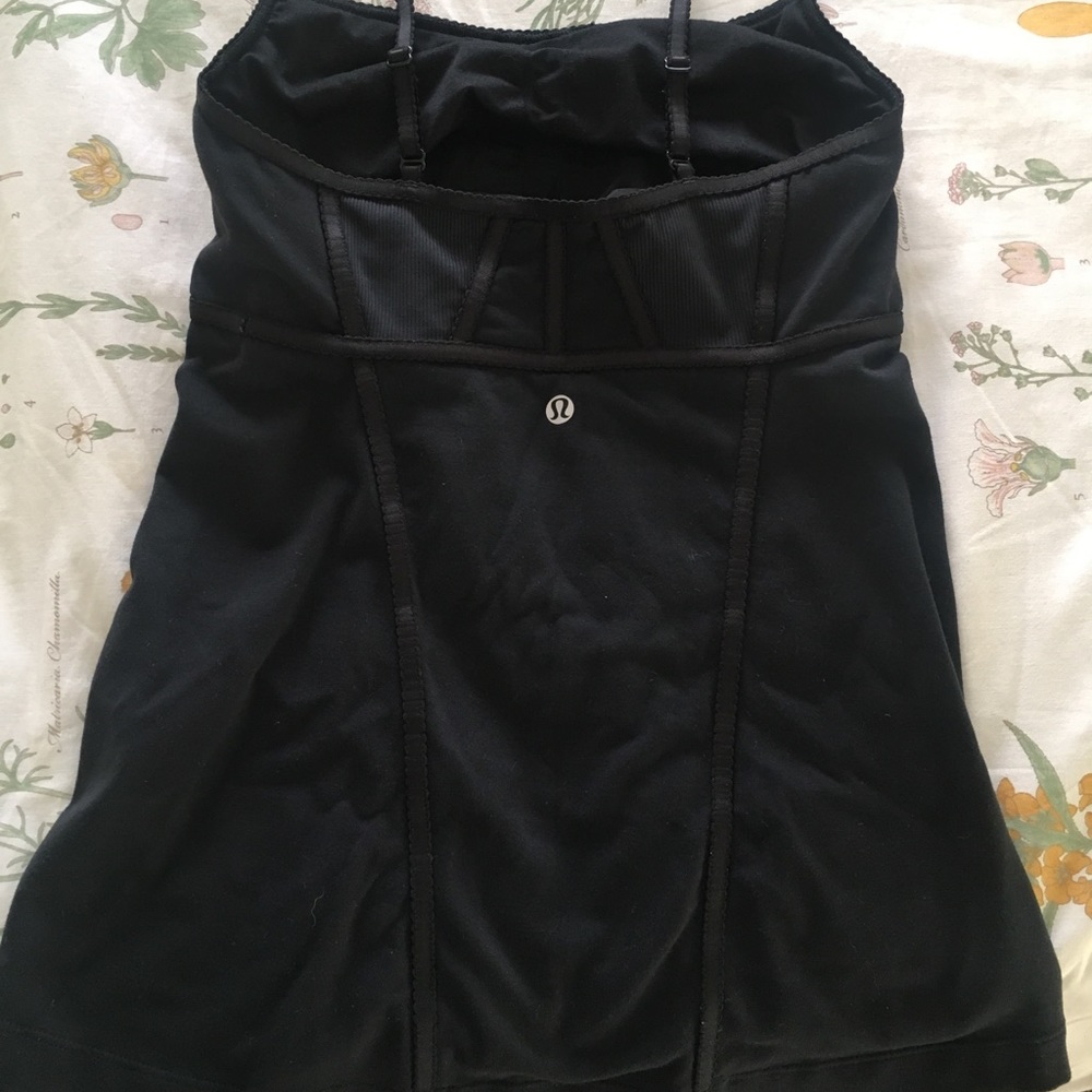 Lululemon shorts and tank top